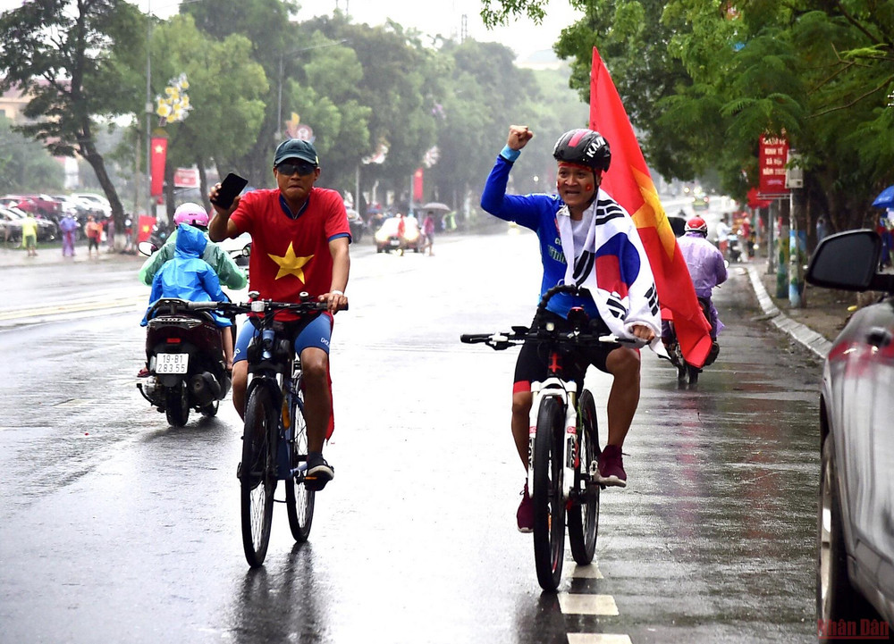 Không khí đã rất "nóng" trước giờ bóng lăn. (Ảnh: TRẦN HẢI) U23 Việt Nam 2-0 U23 Timor-Leste (Hiệp 2): Hồ Thanh Minh nhân đôi cách biệt -0