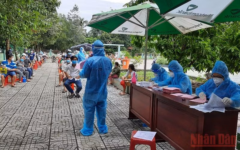 Têm vaccine cho người dân trên địa bàn tỉnh Bình Dương.