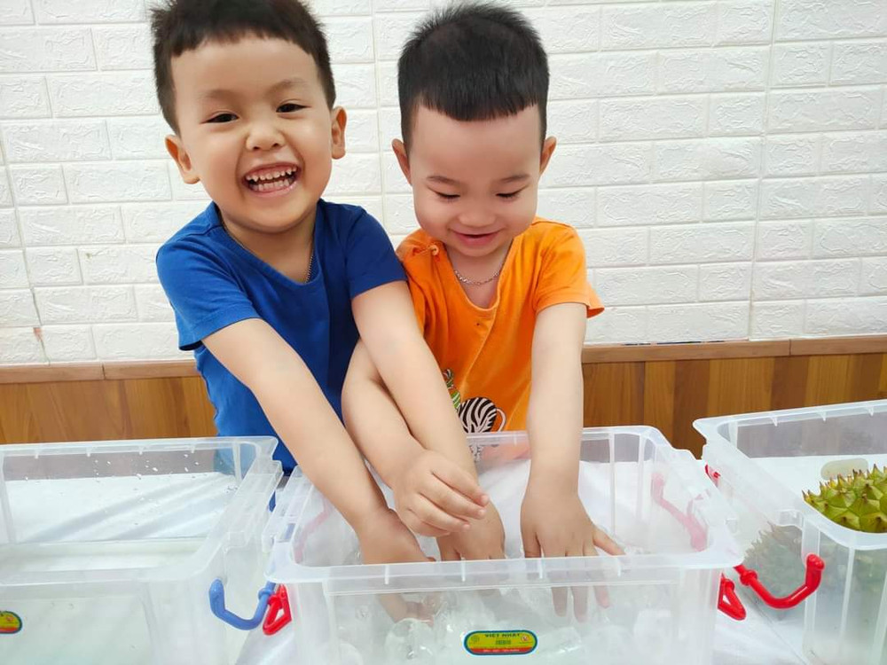 Việc trẻ em không được đến trường trong một thời gian dài sẽ gây ra các khiếm khuyết về cả thể chất lẫn tinh thần khi các em không được tương tác với bạn bè, thầy cô. Chìa khóa nào gỡ khó cho các trường mầm non ngoài công lập? -0