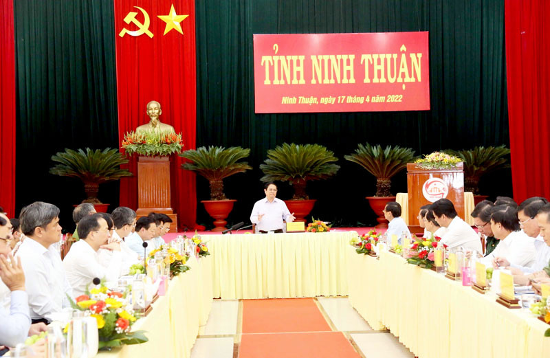 Thủ tướng Chính phủ Phạm Minh Chính phát biểu ý kiến chỉ đạo tại buổi làm việc với tỉnh Ninh Thuận.