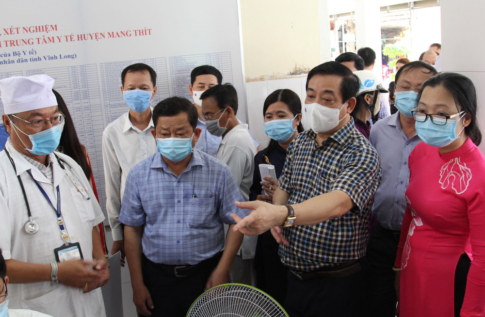 Đoàn công tác của Bộ Y tế kiểm tra công tác phòng, chống dịch Covid-19 tại Trung tâm Y tế huyện Mang Thít (tỉnh Vĩnh Long). Bộ trưởng Bộ Y tế Nguyễn Thanh Long kiểm tra công tác phòng, chống dịch Covid-19 tại Vĩnh Long -0