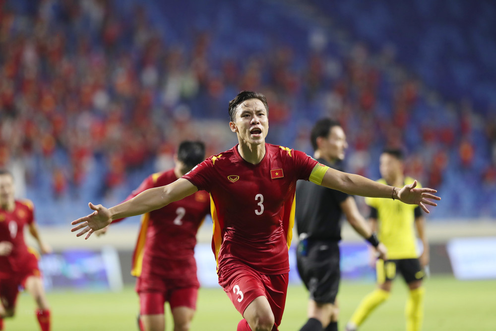 Với chiến thắng chung cuộc 2-1, Việt Nam tiếp tục nắm ngôi đầu bảng G và chạm tay vào tấm vé đi tiếp. Hình ảnh Những Chiến binh Sao Vàng trong cuộc đối đầu Malaysia -0