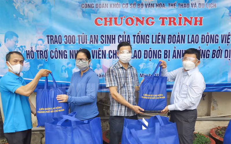 Một triệu túi an sinh Công đoàn cho người lao động