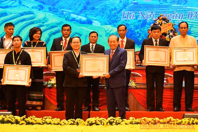 Đại hội đại biểu toàn quốc các dân tộc thiểu số Việt Nam lần thứ II thành công tốt đẹp -0