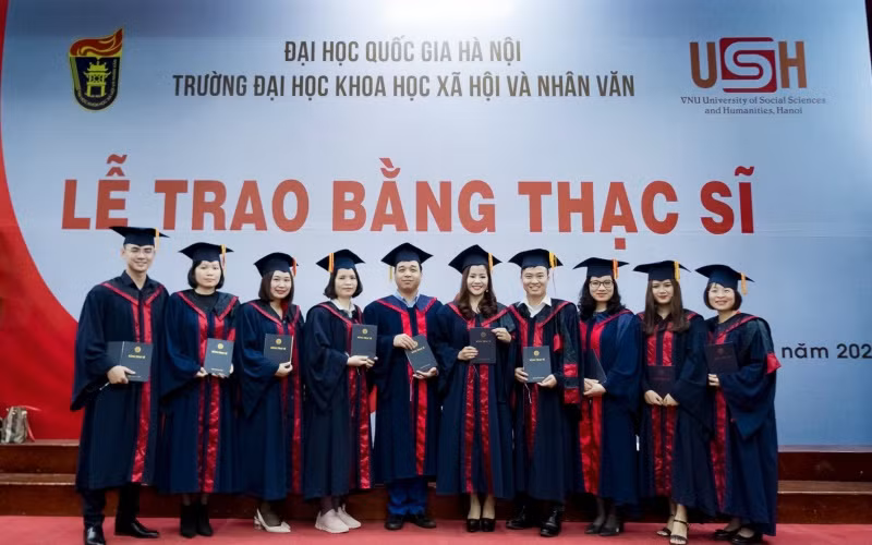 Tốt nghiệp đại học loại khá trở lên được xét tuyển thẳng học thạc sĩ.
