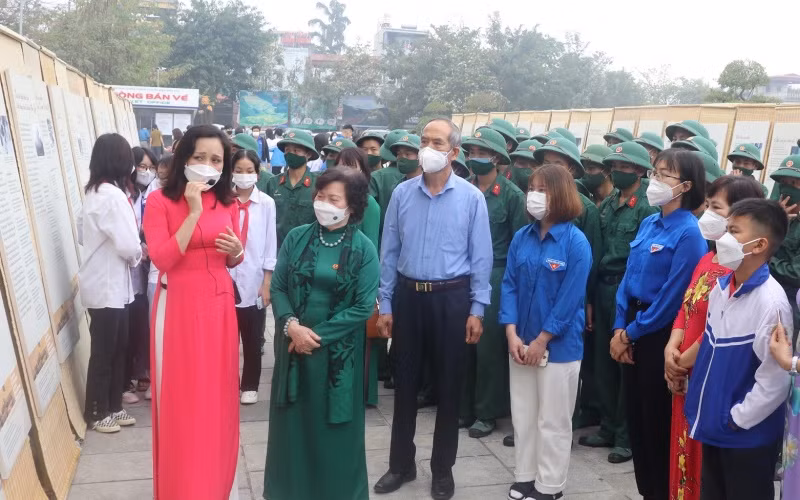 Triển lãm “Theo dấu chân Đại tướng” tại Điện Biên -0