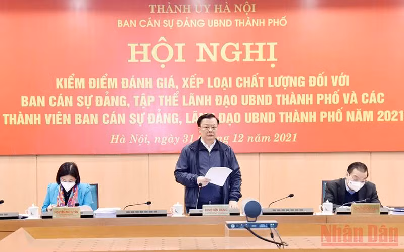 Bí thư Thành ủy Hà Nội Đinh Tiến Dũng phát biểu chỉ đạo hội nghị sáng 31/12.