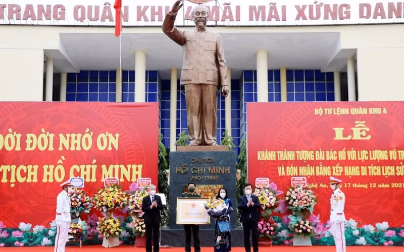 Khánh thành công trình Tượng đài Bác Hồ với lực lượng vũ trang Quân khu 4 -0