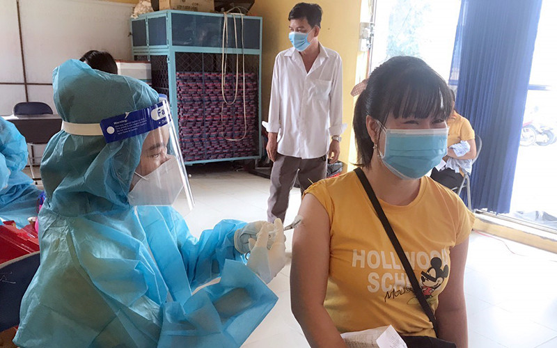 Tiêm vaccine cho người dân tỉnh Bình Dương. (Ảnh minh hoạ: BND).
