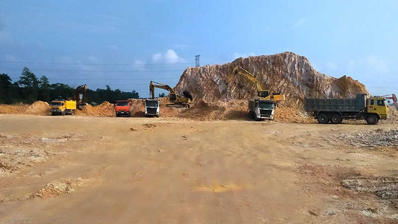 Nhiều đồi, núi được san ủi trong quá trình xây dựng KCN Sông Công 2 và bán đất trái phép. Nhức nhối “đất tặc” lộng hành ở Thái Nguyên -0