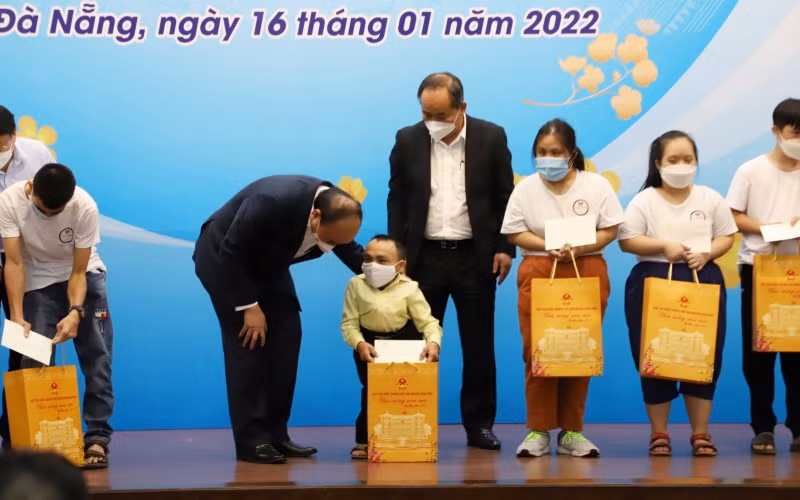 Để mỗi người dân, mỗi gia đình đều được đón tết ấm áp, đầy đủ -0