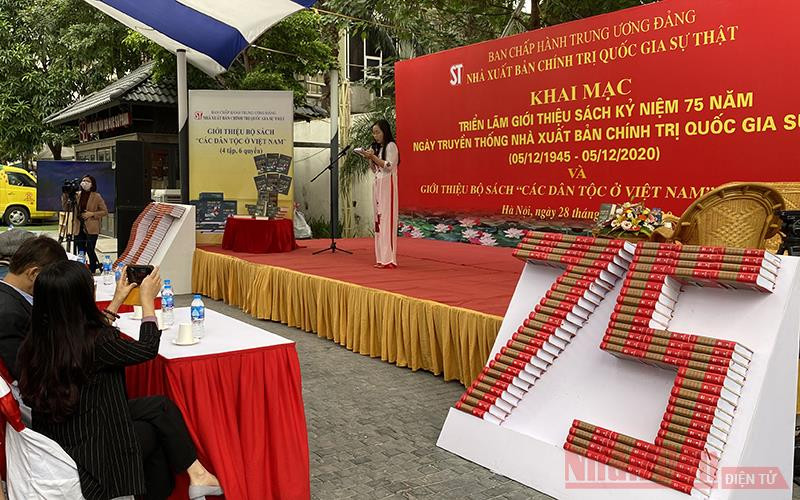 Triển lãm, trưng bày sách của NXB tại phố sách Hà Nội. NXB Chính trị quốc gia Sự thật – 75 năm xây dựng và phát triển -0