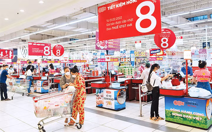 Nhiều siêu thị tại thành phố Hồ Chí Minh thông báo giảm thuế VAT ngay sau Tết Nguyên đán Nhâm Dần 2022. (Ảnh chụp tại siêu thị Go!)