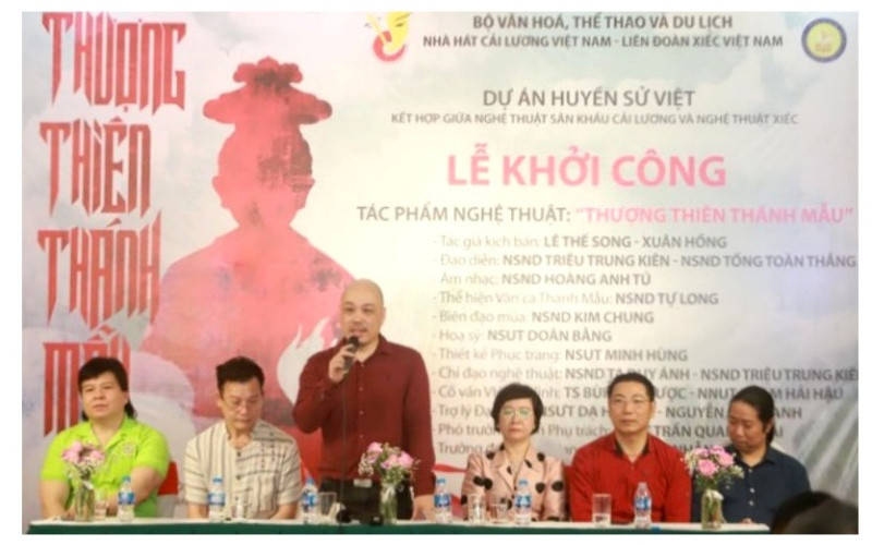 Ê-kíp sáng tạo chia sẻ về nội dung và cách thức dàn dựng vở diễn.