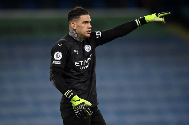 Huấn luyện viên Pep Guardiola đối mặt bài toán khó ở cả hàng công lẫn hàng thủ khi Ederson (trong ảnh) và Gabriel Jesus đều vắng mặt. (Ảnh: Getty Images) Vòng 4 Premier League: Chào Ronaldo trở lại -0
