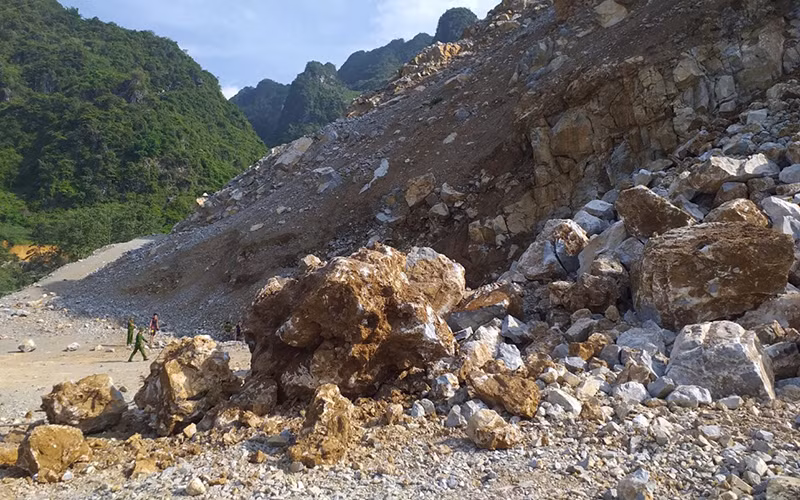 Hiện trường vụ sạt lở mỏ đá Pắc Luốc, thị trấn Yên Minh, huyện Yên Minh.