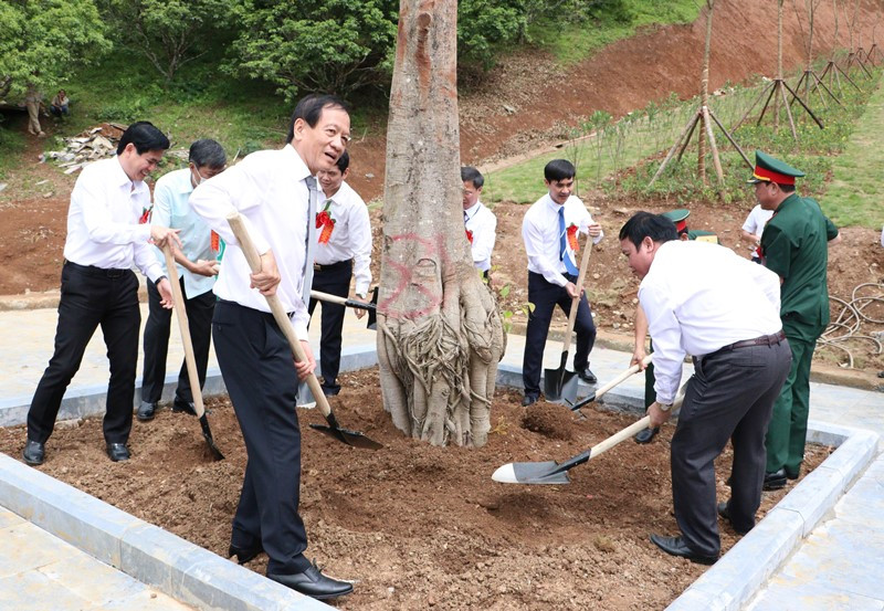 Trồng cây lưu niệm. Khánh thành giai đoạn 1 Di tích lịch sử Rừng Đại tướng Võ Nguyên Giáp -0