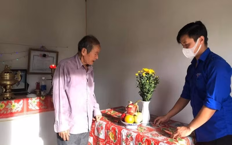 Chúng con luôn bên Mẹ -0