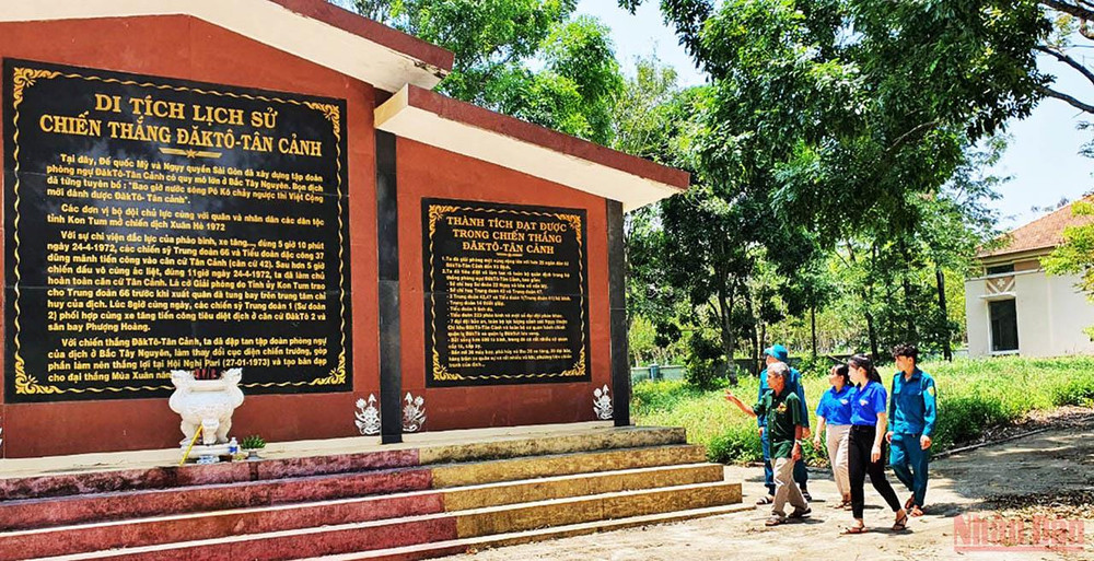 Chú Võ Văn Mẹo ôn lại Chiến thắng Đăk Tô-Tân Cảnh, giáo dục truyền thống đấu tranh cách mạng cho thế hệ trẻ. Chuyển mình đi lên từ quá khứ hào hùng -0