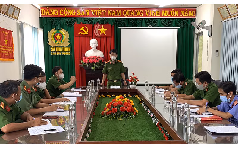 Đại tá Phạm Thật, Phó Giám đốc Công an tỉnh Bình Thuận, Thủ trưởng Cơ quan Cảnh sát điều tra, chỉ đạo Công an huyện Tuy Phong điều tra làm rõ vụ việc.
