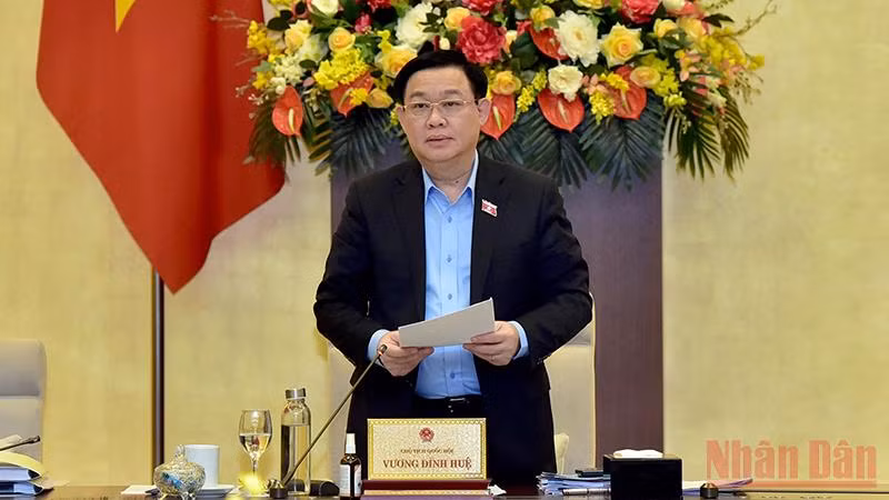 Chủ tịch Quốc hội Vương Đình Huệ phát biểu kết thúc đợt 1 phiên họp. Ảnh: Duy Linh