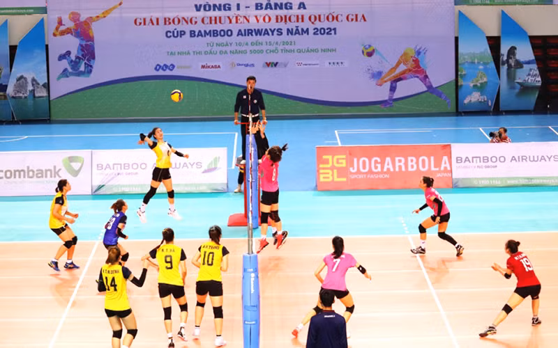 Trận đấu giữa đội Bóng chuyền Than Quảng Ninh và đội Bóng chuyền Vietinbank.