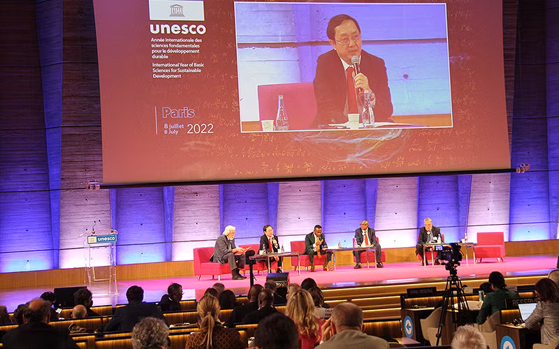 Bộ trưởng Huỳnh Thành Đạt phát biểu trong cuộc Tọa đàm cấp cao về “Vai trò của khoa học trong hoạch định chính sách”.