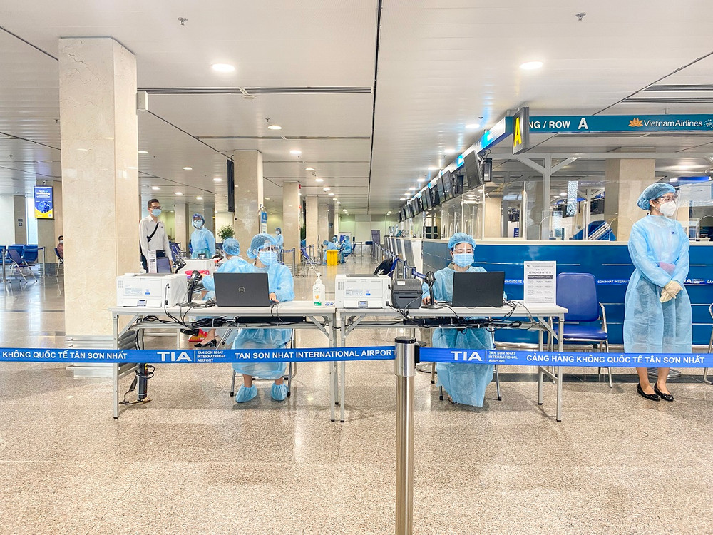Toàn bộ khu vực xét nghiệm được bố trí theo đúng các tiêu chuẩn an toàn phòng dịch. Triển khai xét nghiệm Covid-19 tại sân bay Tân Sơn Nhất -0