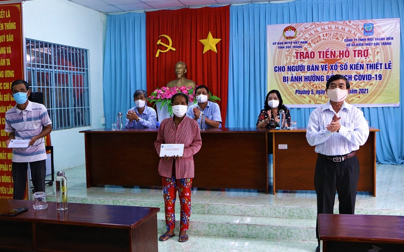Hơn 6.300 người bán vé số dạo tại Sóc Trăng được hỗ trợ tiền do ảnh hưởng dịch