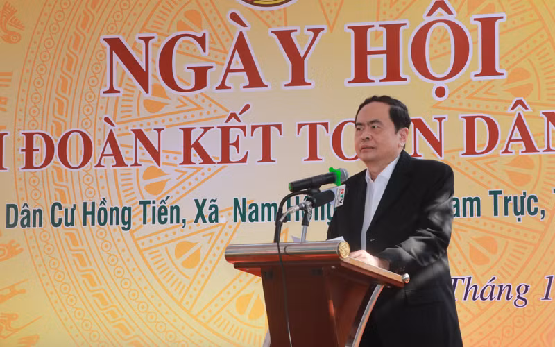 Phó Chủ tịch Thường trực Quốc hội Trần Thanh Mẫn phát biểu ý kiến tại Ngày hội Đại đoàn kết toàn dân tộc ở xóm Hồng Tiến.