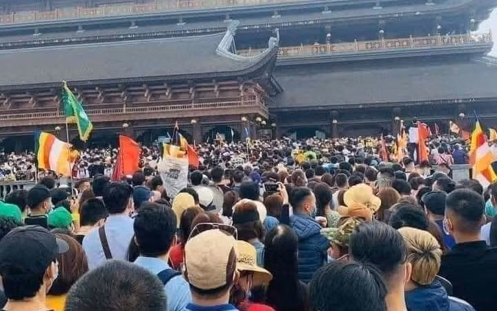 Chùa Tam Chúc (Hà Nam) quá tải trong những ngày cuối tuần qua. Ảnh: Internet.