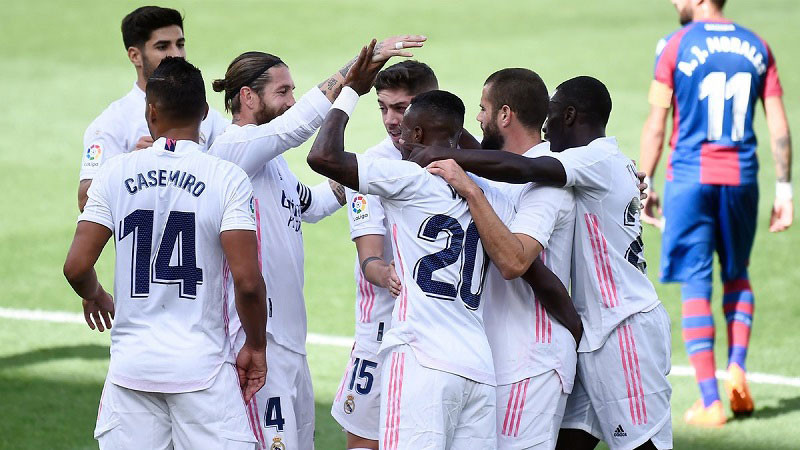 Real có chiến thắng thứ 3 liên tiếp để leo lên ngôi đầu bảng La Liga. (Ảnh: Real Madrid CF) Barca đứt mạch thắng, Real lên đỉnh La Liga -0