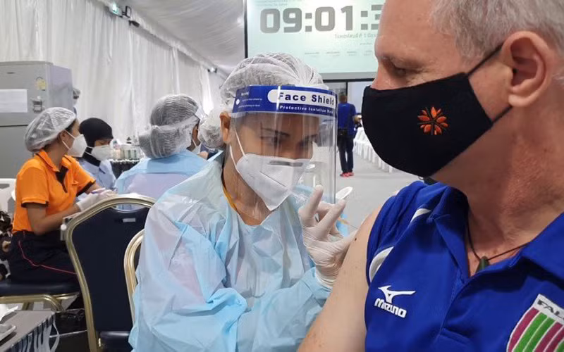 Tỉnh Phuket đang gấp rút tiêm chủng vaccine ngừa Covid-19 để chuẩn bị mở cửa du lịch vào ngày 1-7 tới. (Ảnh: Phuket News)