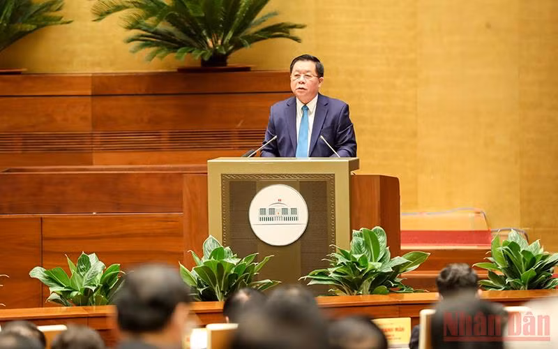 Bí thư Trung ương Đảng, Trưởng Ban Tuyên giáo Trung ương Nguyễn Trọng Nghĩa trình bày báo cáo tại Hội nghị. (Ảnh: Đăng Khoa)