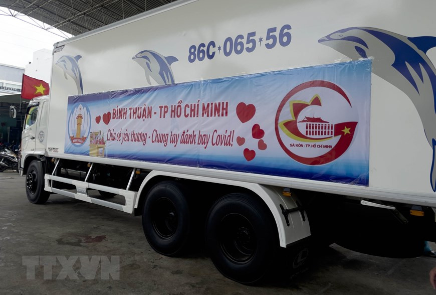 Những chuyến xe chia sẻ yêu thương của người dân Bình Thuận với đồng bào TP Hồ Chí Minh. (Ảnh: Xuân Khu/TTXVN) ttxvn_chuyen_xe_4-1626670085948.jpeg