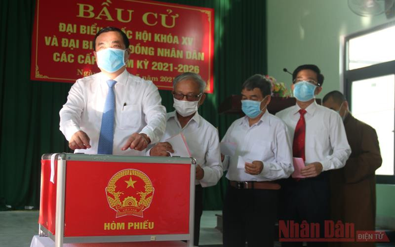 Đồng chí Phan Việt Cường, Ủy viên T.Ư Đảng, Bí thư Tỉnh ủy Quảng Nam thực hiện nghĩa vụ công dân. Cử tri cả nước nô nức đi bầu cử, thực hiện quyền công dân thiêng liêng -0