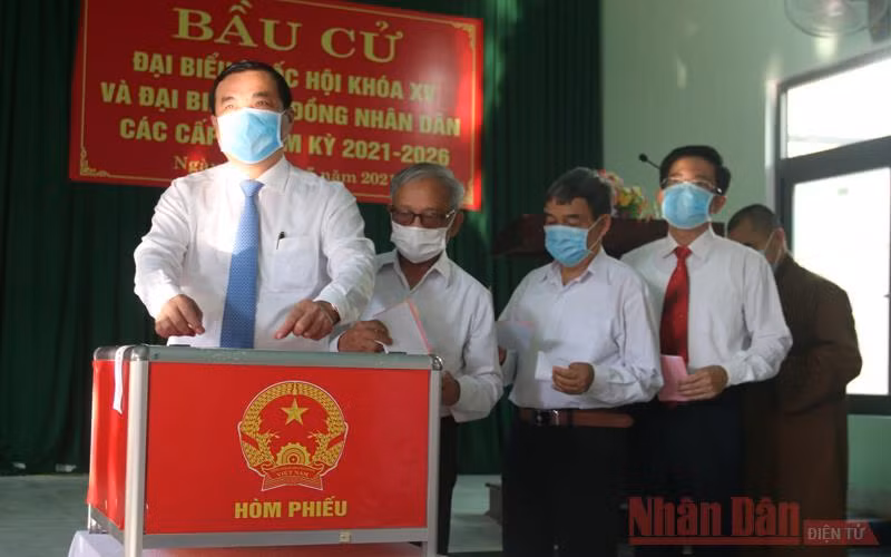 Cử tri cả nước nô nức đi bầu cử, thực hiện quyền công dân thiêng liêng -0