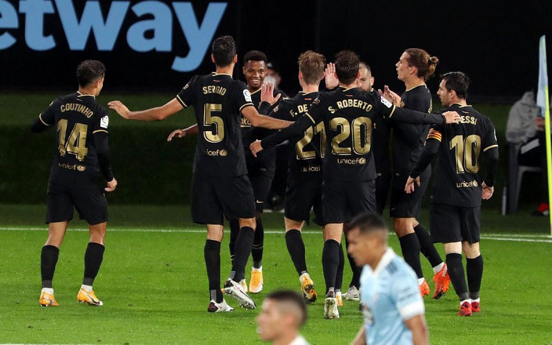 Fati ăn mừng bàn mở tỷ số cùng đồng đội. (Ảnh: FC Barcelona) Sao trẻ tiếp tục tỏa sáng, Barca vượt khó trước Celta Vigo -0