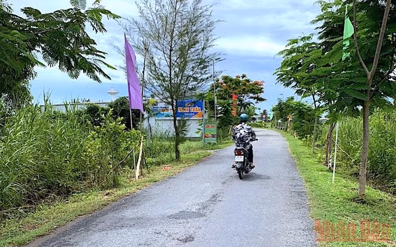 Đường sá vùng quê hẻo lánh xã Phú Tân, huyện Phú Tân, tỉnh Cà Mau “thay da đổi thịt” nhờ xây dựng nông thôn mới.
