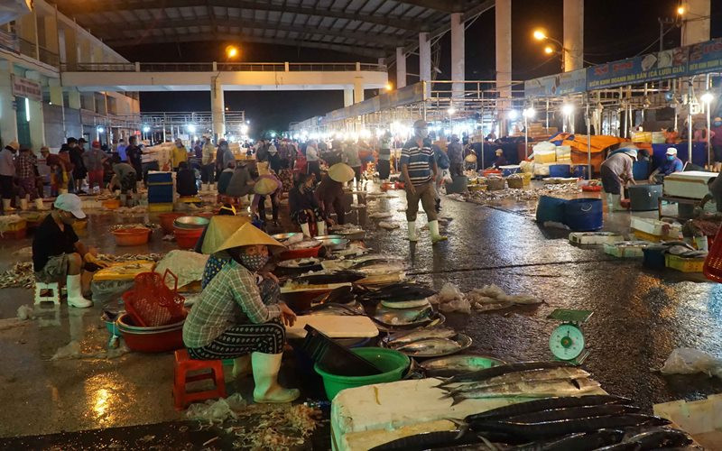 Chợ đầu mối thủy sản thực hiện giãn cách trong phạm vi tối đa có thể. Cảng cá Thọ Quang nỗ lực duy trì hoạt động cùng chống dịch -0