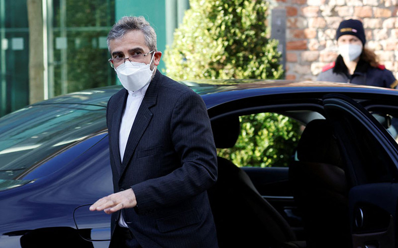 Trưởng đoàn đàm phán hạt nhân của Iran Ali Bagheri tới Palais Coburg, Vienna, ngày 8/2. (Ảnh: Reuters)