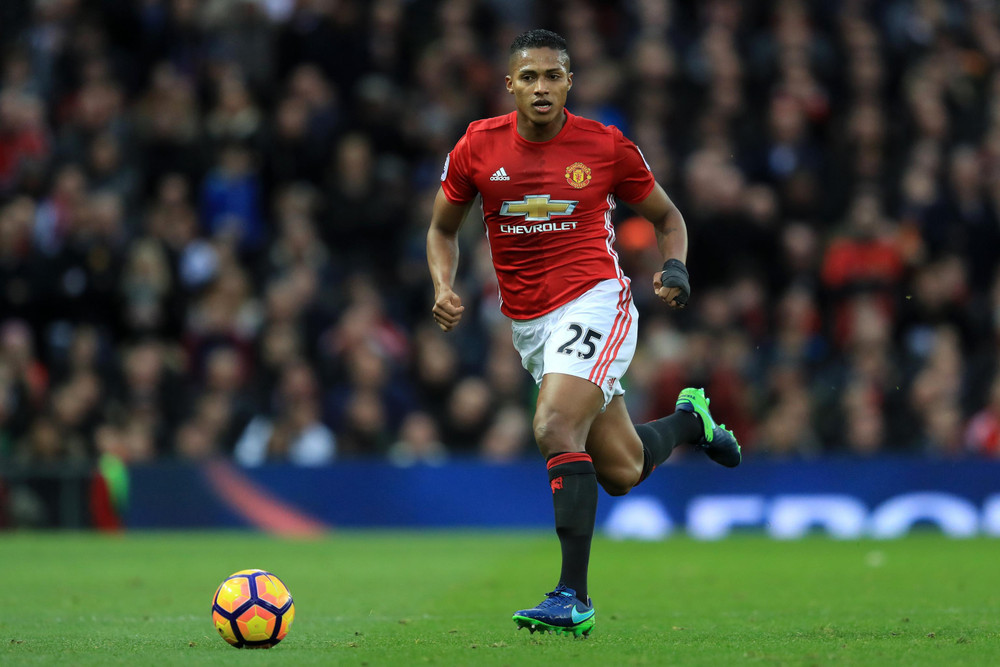 4. Hậu vệ phải Antonio Valencia Man Utd trong ngày cuối cùng với Sir Alex Ferguson giờ nơi đâu? -0