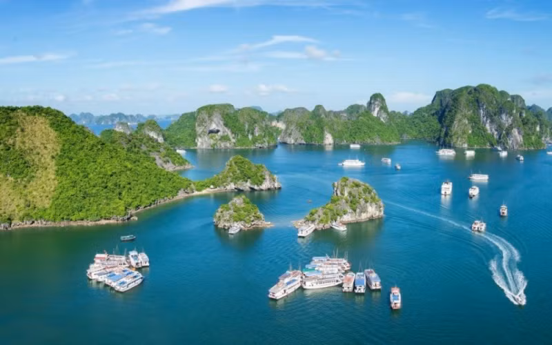 Vịnh Hạ Long - Di sản thiên nhiên thế giới.