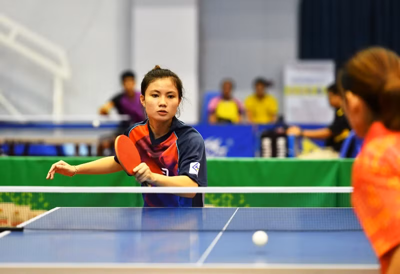 “Hoa khôi” bên bàn bóng -0