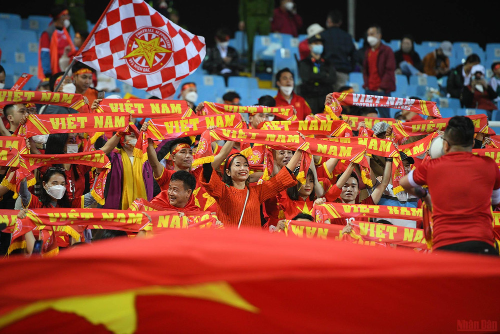 Người hâm mộ có mặt trên sân Mỹ Đình. (Ảnh: THÀNH ĐẠT) (Hiệp 1) Việt Nam 0-0 Oman: Nhập cuộc kịch tính -0