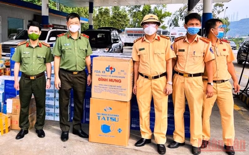 Thanh Hóa đón, dẫn hơn 4.800 công dân từ các tỉnh phía nam về quê -0