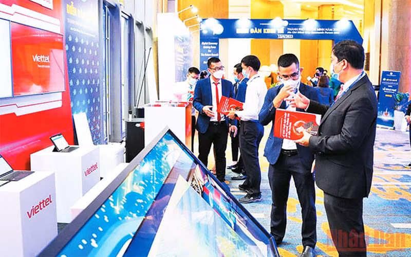 Triển lãm các giải pháp kinh tế số tại Diễn đàn kinh tế thành phố Hồ Chí Minh năm 2022. (Ảnh: KHÁNH TRÌNH)