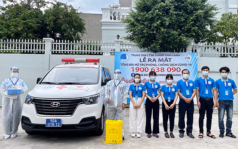 Các thành viên nòng cốt của “Tổng đài hỗ trợ phòng chống Covid-19”.