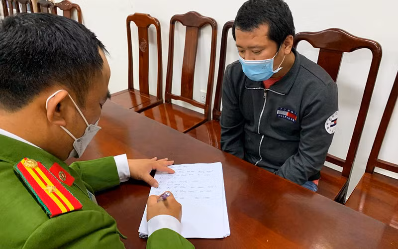  Khen thưởng các lực lượng phá thành công đường dây làm giấy tờ giả quy mô lớn -1