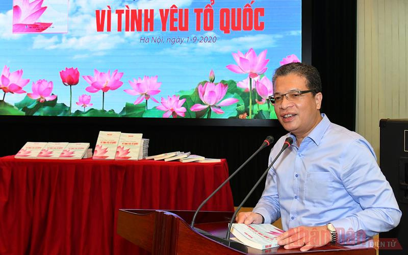 Thứ trưởng Ngoại giao, Chủ nhiệm Ủy ban Nhà nước về người Việt Nam ở nước ngoài Đặng Minh Khôi phát biểu ý kiến tại buổi giới thiệu sách. Báo Nhân Dân giới thiệu cuốn sách “Vì sự thật lịch sử, vì tình yêu Tổ quốc” -0